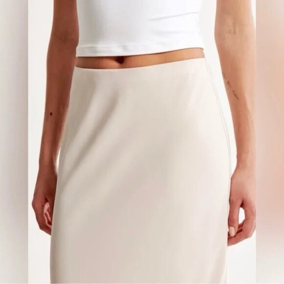 NWT Abercrombie High Rise Faux Silk Column Maxi Skirt - Size XS Petite - Picture 2 of 6